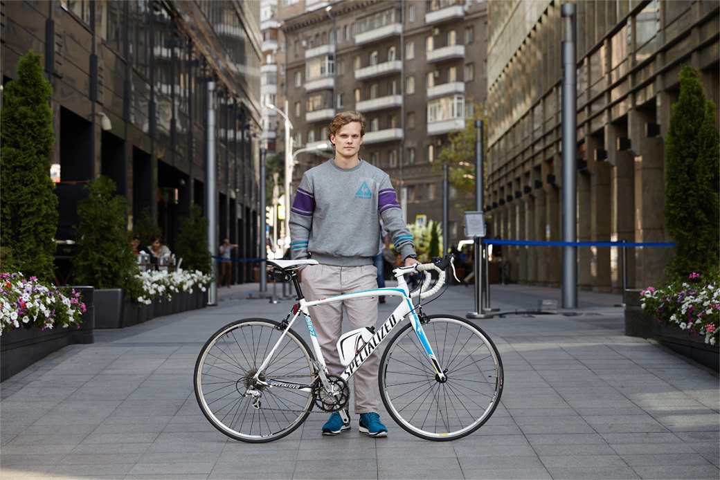 Городской велосипед спортивного дизайна обязывает быть в форме